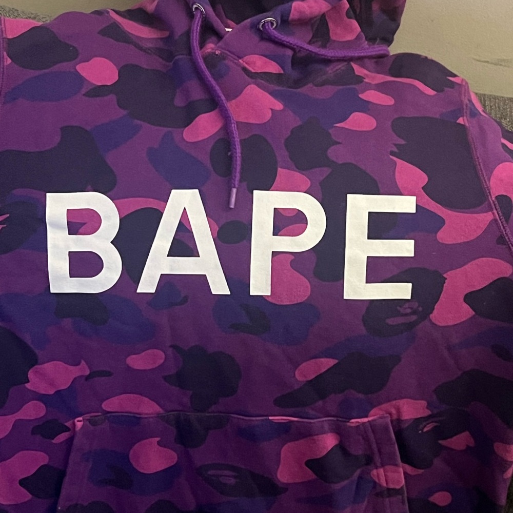 Men’s Bathing Ape( BAPE) Hoodie
Size Men small (Fits like a kids Large/X-Large)